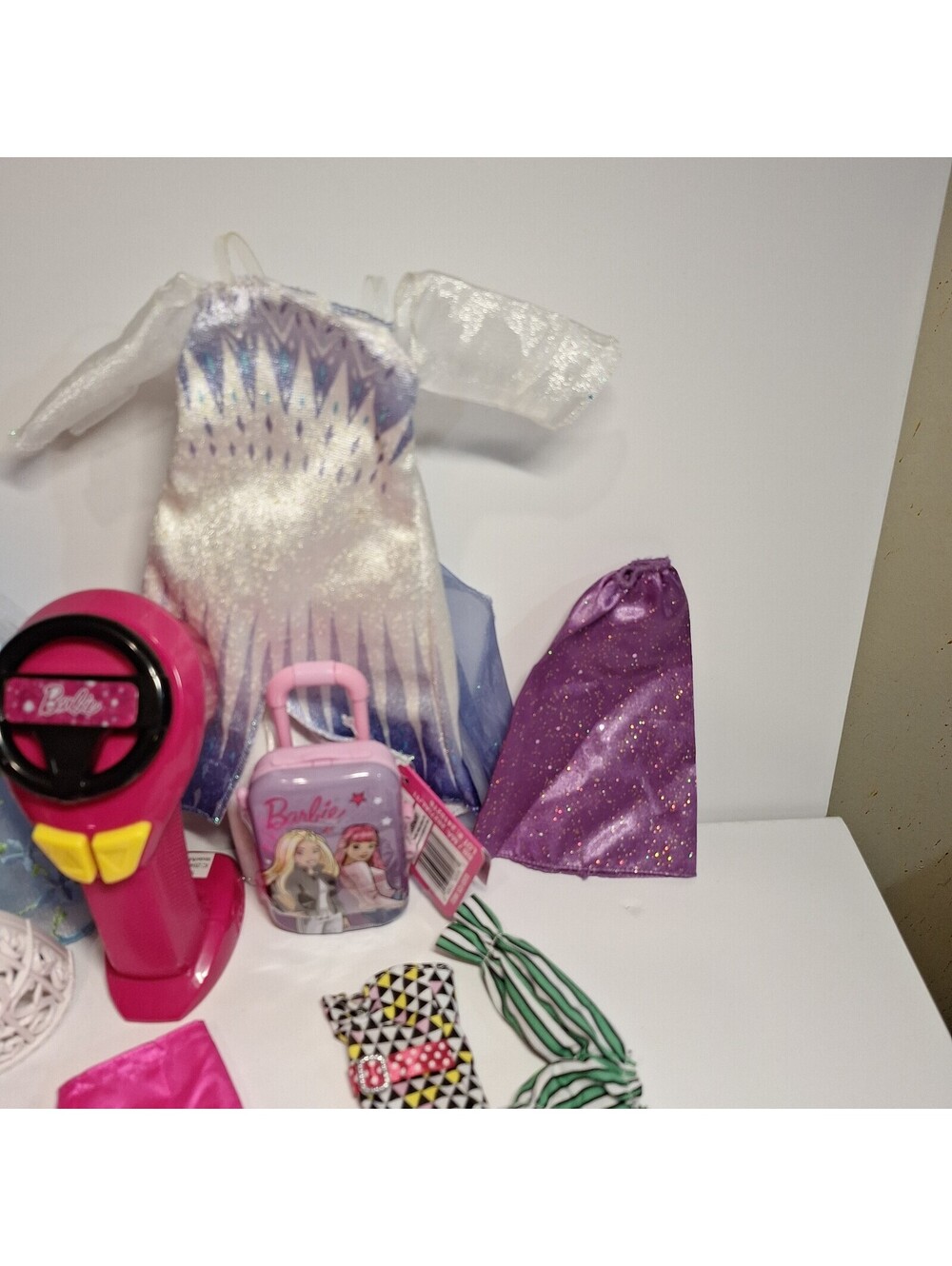 Mattel Barbie Metallic Pink RC Corvette -Works-lot with 2 Barbies, 20pc Clothing - Picture 14 of 15